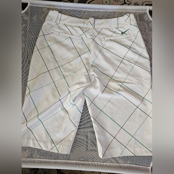 Nike Dri-Fit  Striped Bermuda Shorts Sz 6 White  Golf - Picture 2 of 5